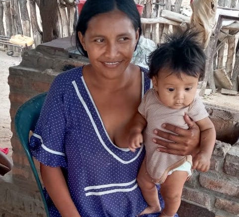 Wayuu weaver from Hiotshy, Camila