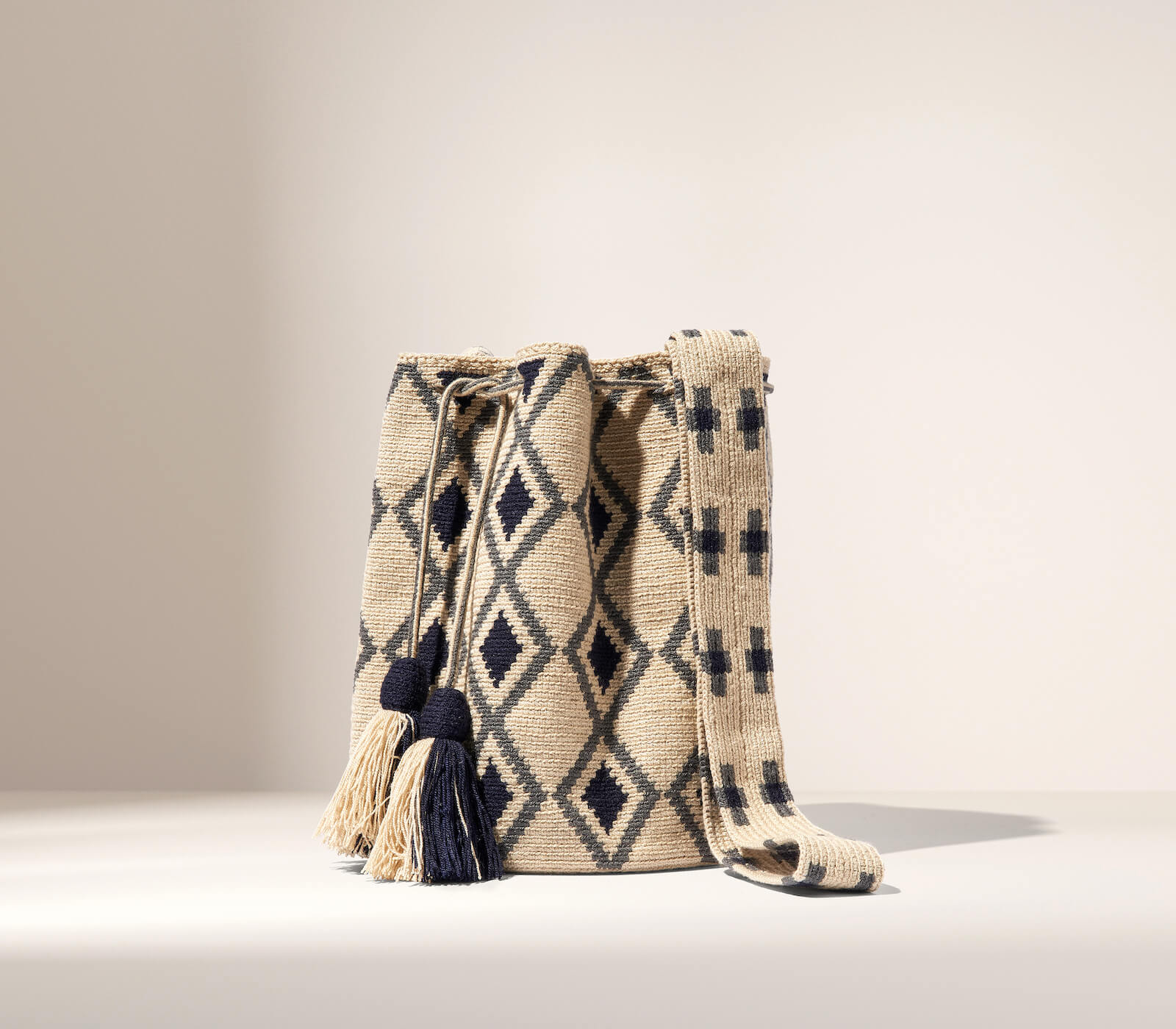 バッグ WAYUU BAG Diamante – Wayuu Crossbody Mochila – OneThreadCollective