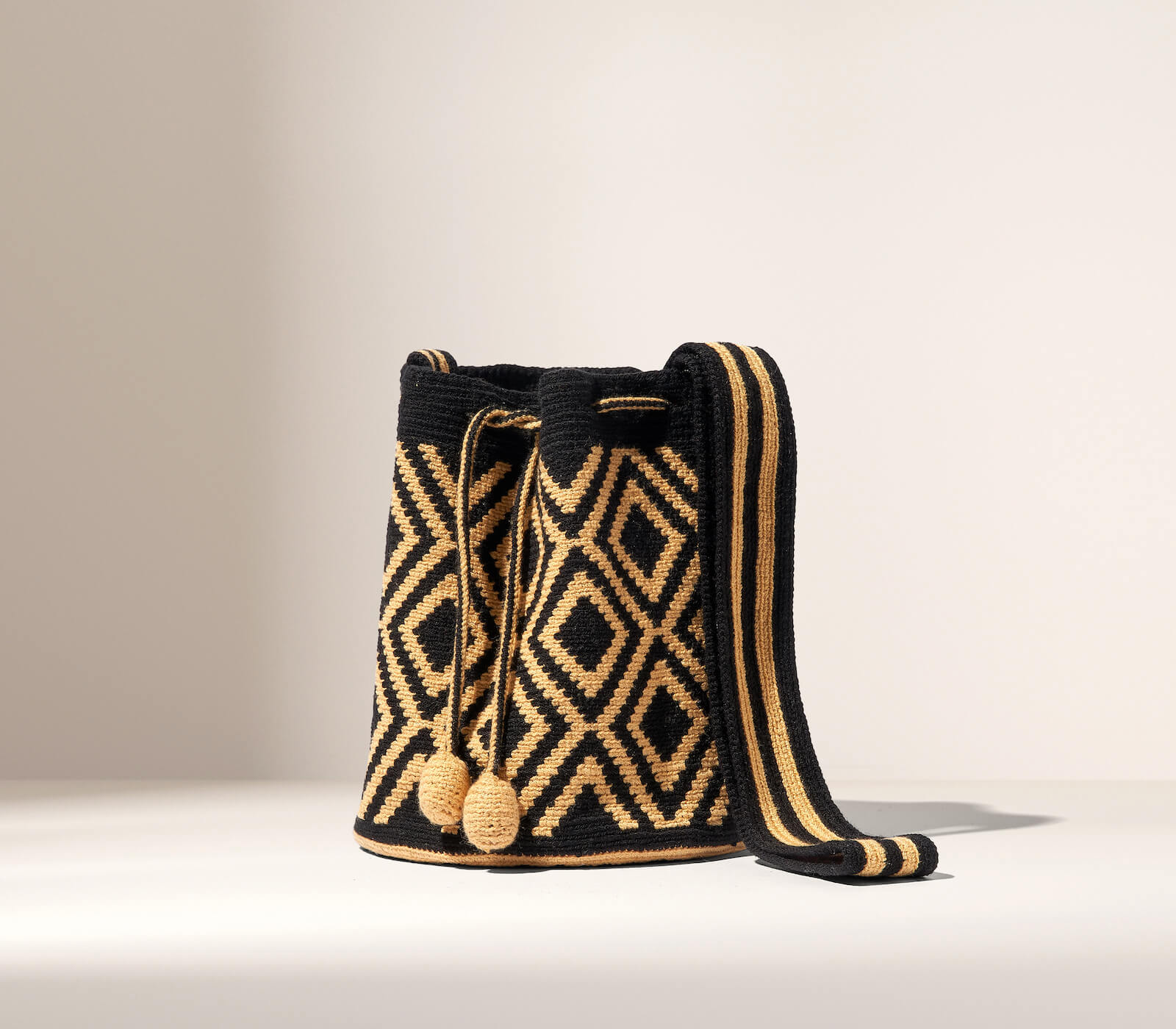 Luja – Wayuu Crossbody Mochila – OneThreadCollective