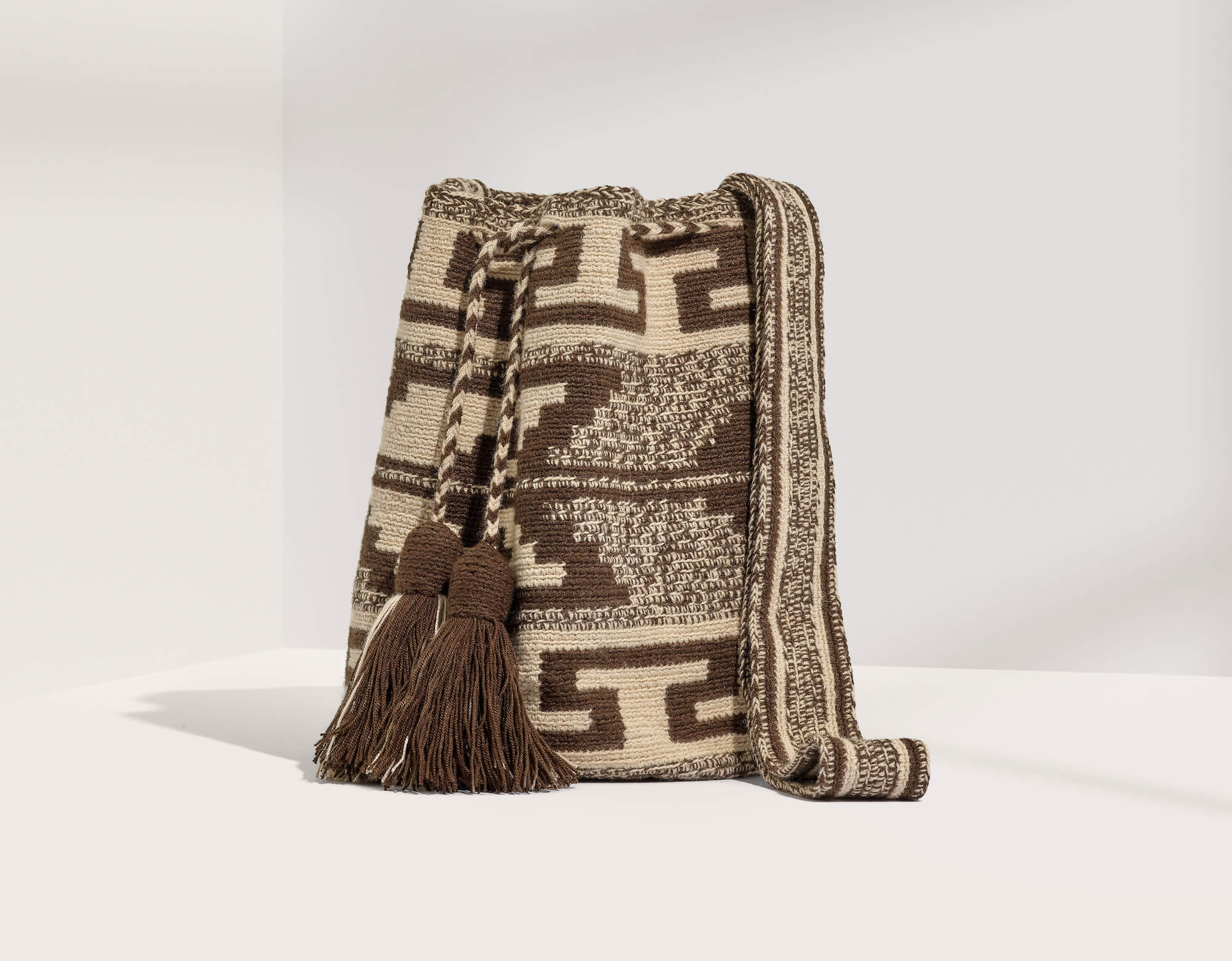 Flecha mochila in dark brown and beige